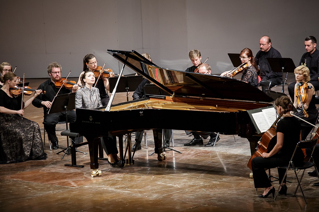 Yulianna Avdeeva, pianiste au tempérament fougueux et virtuose accompagnée par le Kremerata Baltica (©Christophe Gremiot)