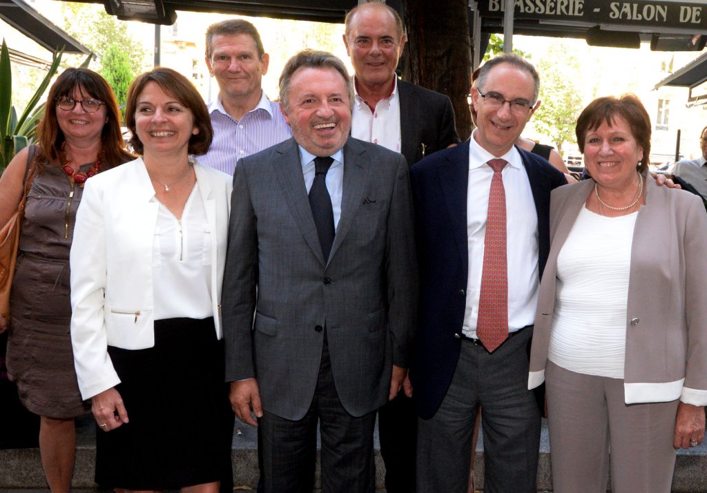 Jean-Noël Guérini entouré de ces colistiers à l'issue du scrutin (Photo D.R.)