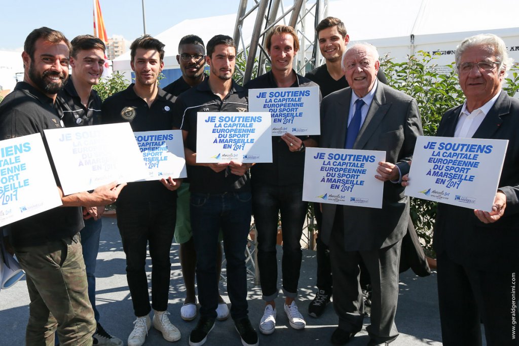 Les nageurs du CNM ont investi le stand de la Ville de Marseille (Photo : Gérald Géronimi)