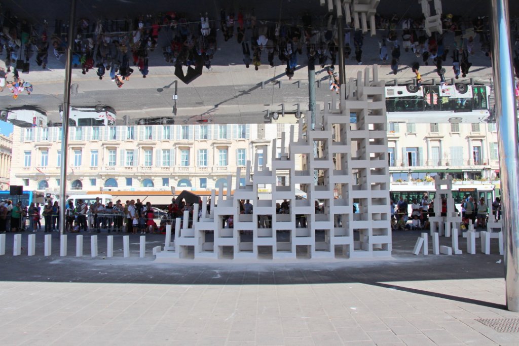 Le parcours de "Dominoes" s'est achevé sous l'ombrière du Vieux-Port (Photo Philippe Maillé)