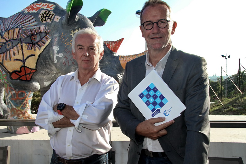 Bruno Le Dref délégué régional de France 3 Provence-Alpes et Joël Barcy, rédacteur en chef de France 3 Provence-Alpes ont présenté la nouvelle grille de l'antenne régionale (Photo Robert Poulain)