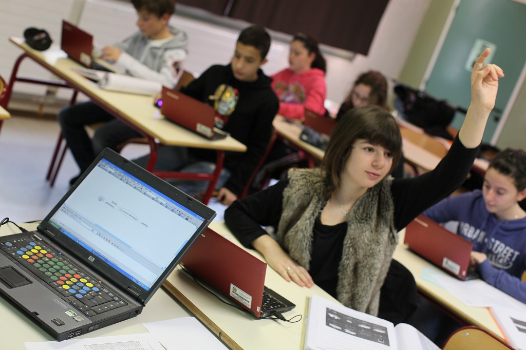 Quelque 100 000 élèves rejoignent, ce mardi matin, les 135 collèges publics du Département (Photo J.P. Herbecq)