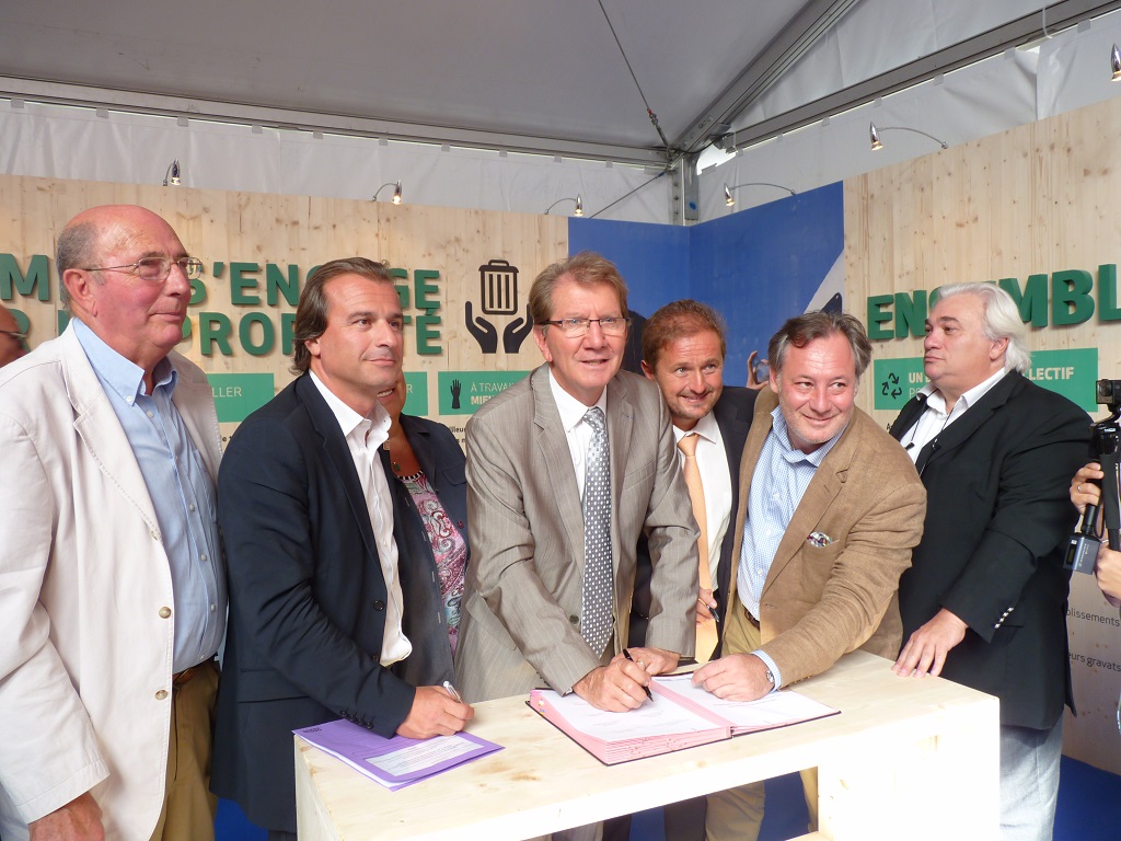 Contrat Local de Propreté : Signature d’une charte d’engagements réciproques entre MPM et les instances représentatives du monde de l’entreprise, du commerce, de l’artisanat et des professions libérales (Photo P.M.-C.)