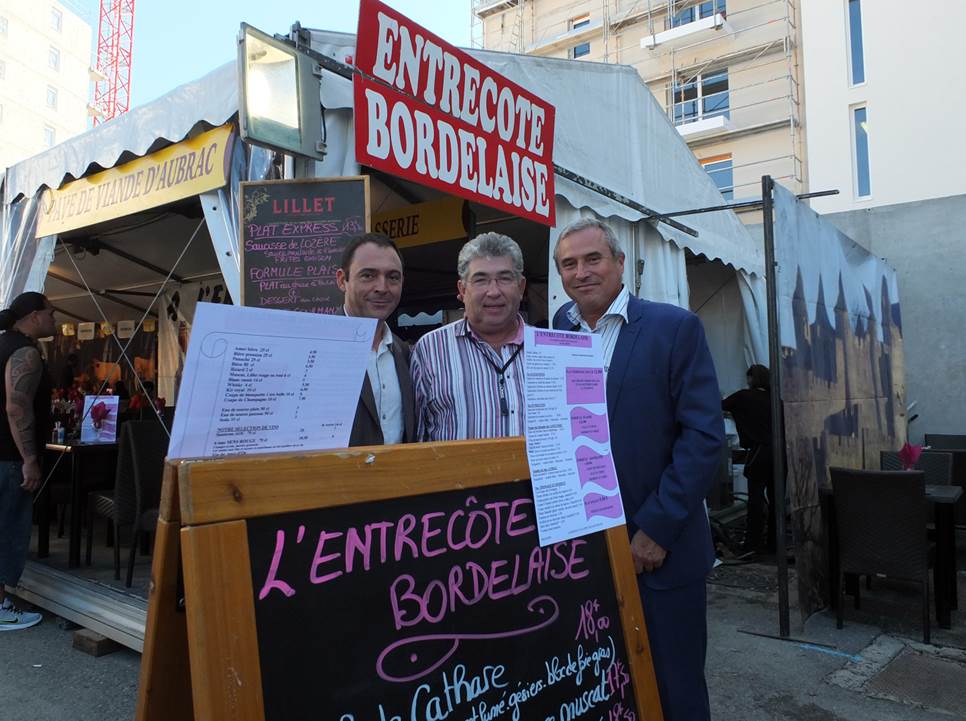 Jean-Luc Chatelier entouré de Marc Gimenez et Patrick Brier de la société Ricard (Photo Stéphane Clad)