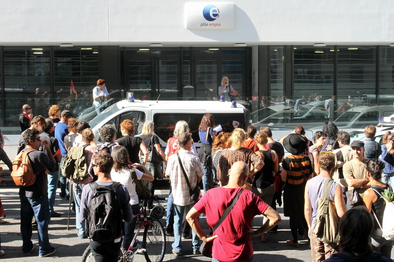 Les intermittents du spectacle ont manifesté devant le Pôle emploi de La Belle de Mai (Photo Robert Poulain)