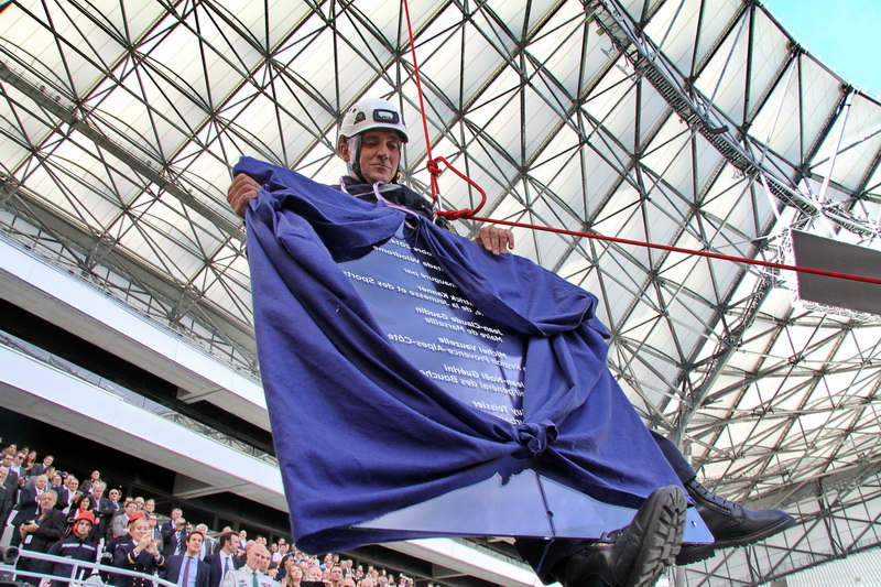 Le nouveau Stade Vélodrome de Marseille vient d'être inauguré en grande pompe (Photo Robert Poulain)