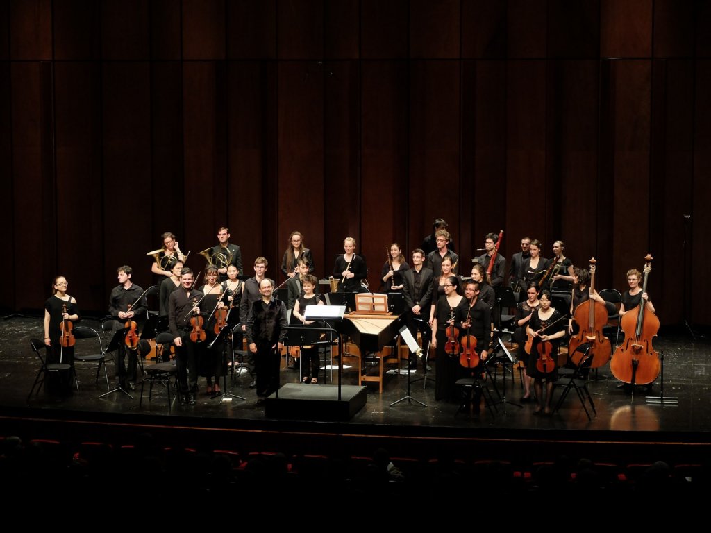 Mercredi soir sur la scène du Grand Théâtre de Provence, l’Orchestre Français des Jeunes Baroque rendait hommage à Rameau et Gluck sous la direction de Christophe Coin (Photo P.B.- OFJB 2014)