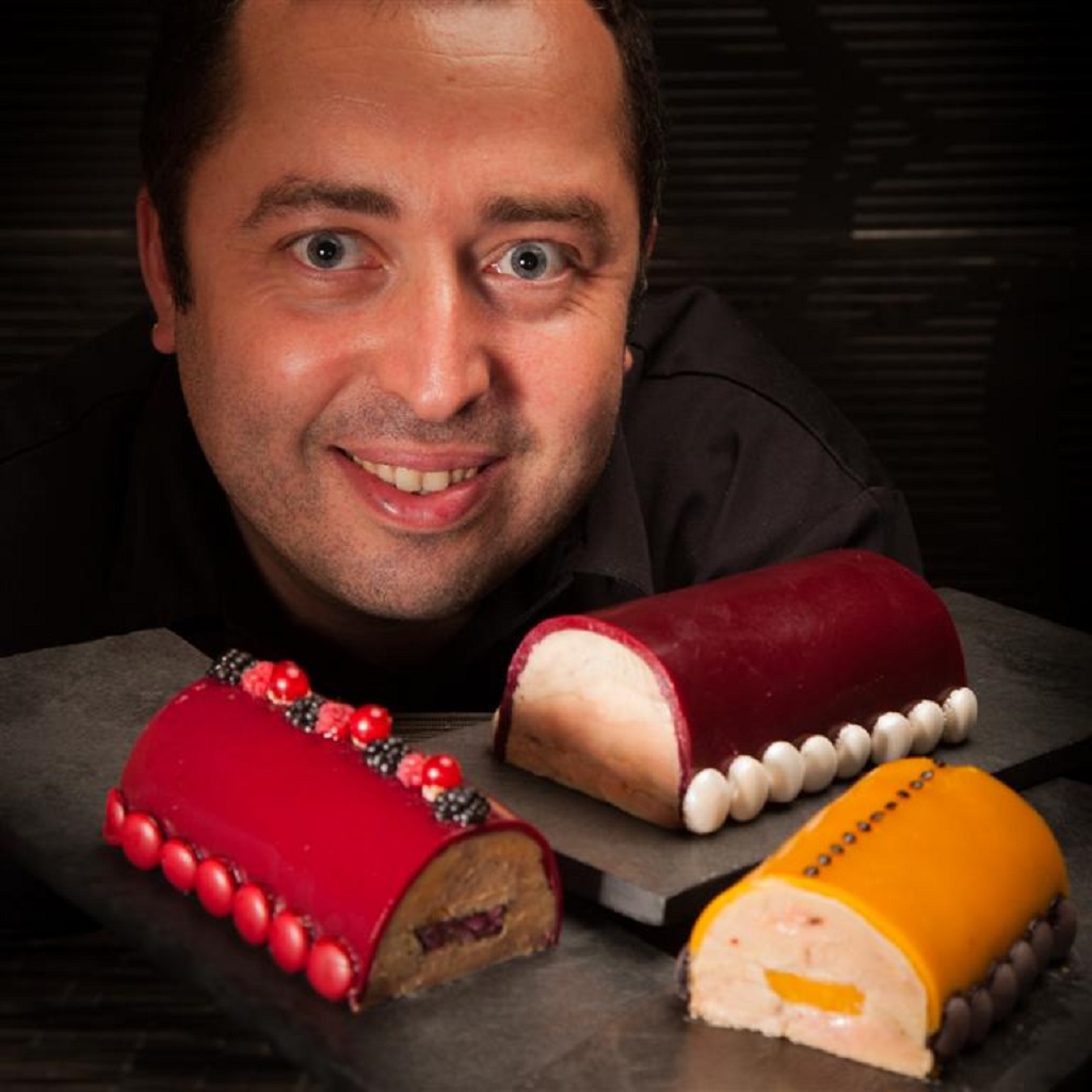 Olivier Scola et ses bûches de foie gras (Photo Sophie Bourgeix).