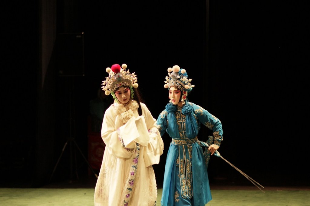 Blanche (Li Shengsu) et Bleue (Dai Zhongyu), sont avec Jiang Qihu, qui incarne Xu, les grands triomphateurs de la soirée (Photo MatKeane)