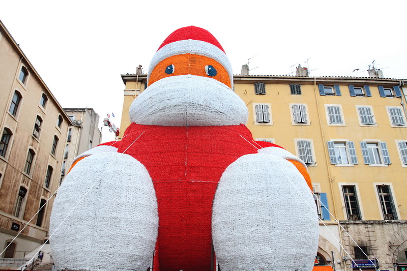 Info de dernière minute. Le Père Noël a décidé de quitter la Laponie pour s'installer à Marseille. (Photo Robert Poulain)