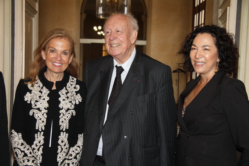 Jean-Claude Gaudin entouré de Jane Hartley, ambassadeur des Etats-Unis en France et Monique Quesada, Consul général des Etats-Unis à Marseille (Photo Robert Poulain)