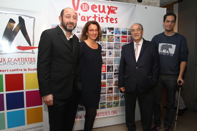 Kad Merad, parrain de l’édition 2014 de Voeux d'Artistes, Grand corps malade parrain de l’association Sourire à la vie, Michèle Tallet, vice-présidente de Vœux d'Artistes, Jacques Rocca Serra président de la Maison de l'Artisanat et des Métiers d'Art (Photo Robert Poulain)