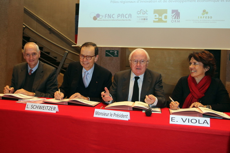 Michel Cadot, Louis Schweitzer, Michel Vauzelle, Élisabeth Viola ont signé ce 3 décembre la convention État-Région du programme d’investissements d’avenir pour l’Université Régionale des Métiers (Photo Robert Poulain)