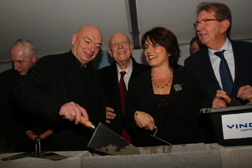 C'est au tour de Jean Nouvel de sceller le destin de la Tour La Marseillaise (Photo Philippe Maillé)