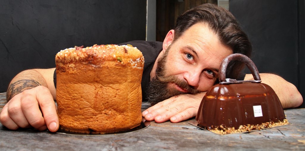 Quand le pâtissier rockeur retombe dans l’enfance et propose des créations innovantes ou régressives pour les fêtes de fin d’année (Photo Robert Poulain)