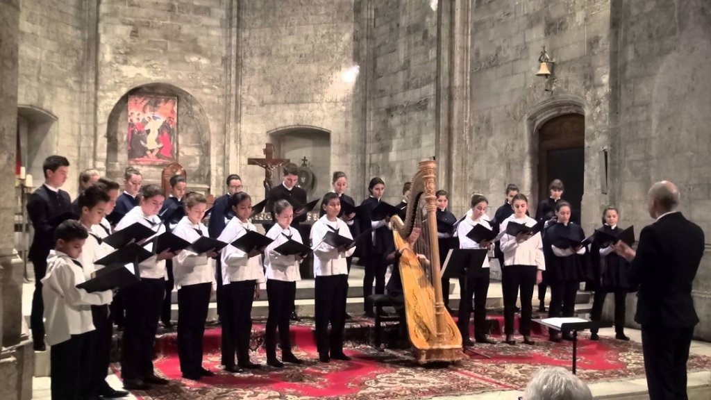 En décembre 2013, à Saint-Victor, le chœur d'enfants et jeune chœur de la Maîtrise donnaient Christmas Carols sous la direction musicale de Samuel Coquard avec Elodi Adler à la harpe. C'était dans le cadre du 47e festival de musique de Saint-Victor. (Photo D.R.)