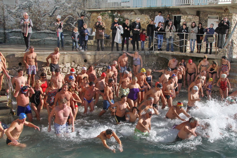 On se jette à l'eau (Photo Robert Poulain)