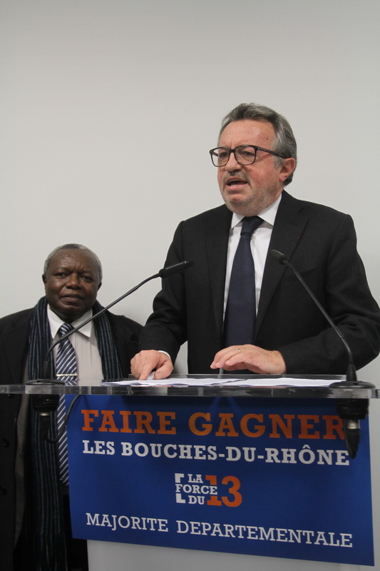 Jean-Noël Guérini de présenter Ali Mohamed son remplaçant (suppléant) dans le canton Marseille 2 où il est en binôme avec Lisette Narducci (Photo Robert Poulain)