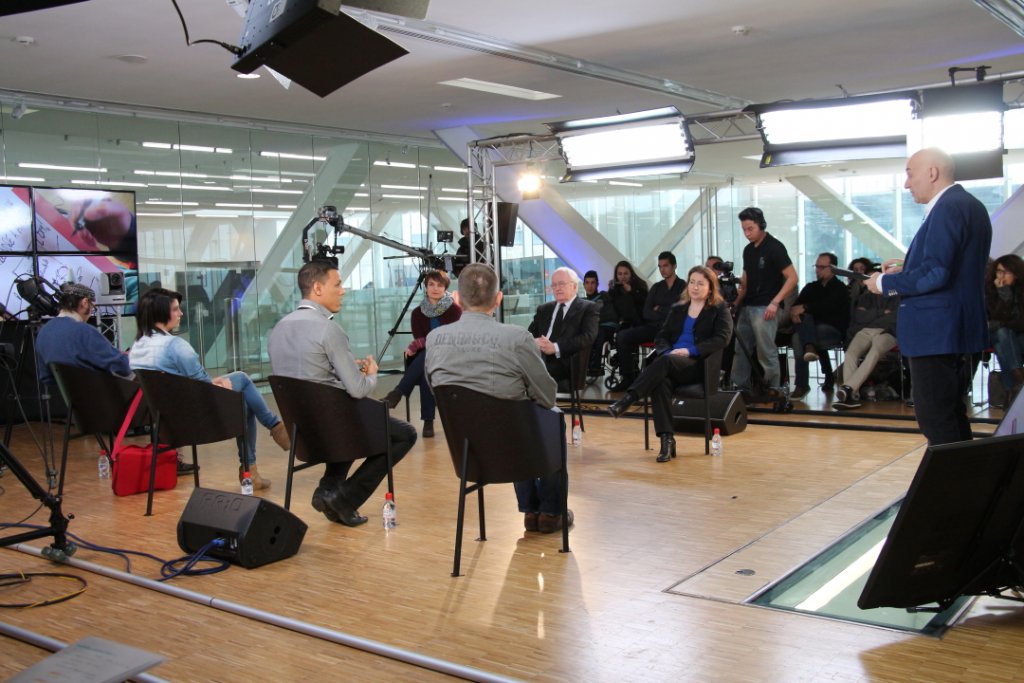 La Villa Méditerranée a accueilli une émission-débat "Aux actes citoyens" qui a permis de mettre en perspective les attentats, de les placer dans un contexte social (Photo Philippe Maillé)