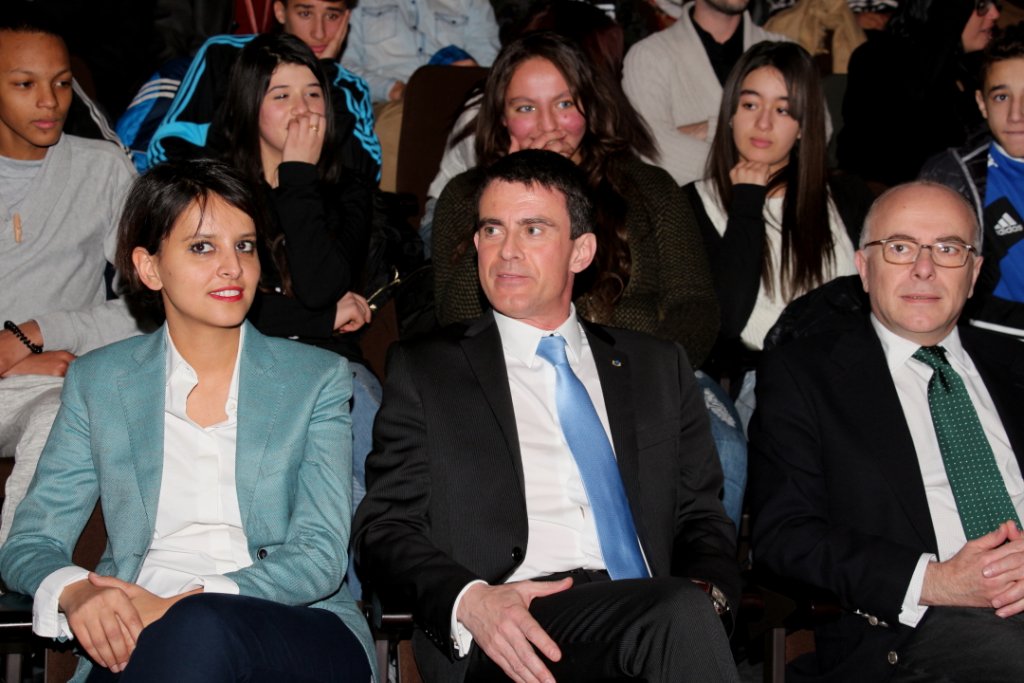 Les 3 ministres parmi des jeunes des centres sociaux et des établissements d’éducation prioritaire de Marseille et d’Aix-en-Provence au Site-mémorial pour échanger (Photo Philippe Maillé)