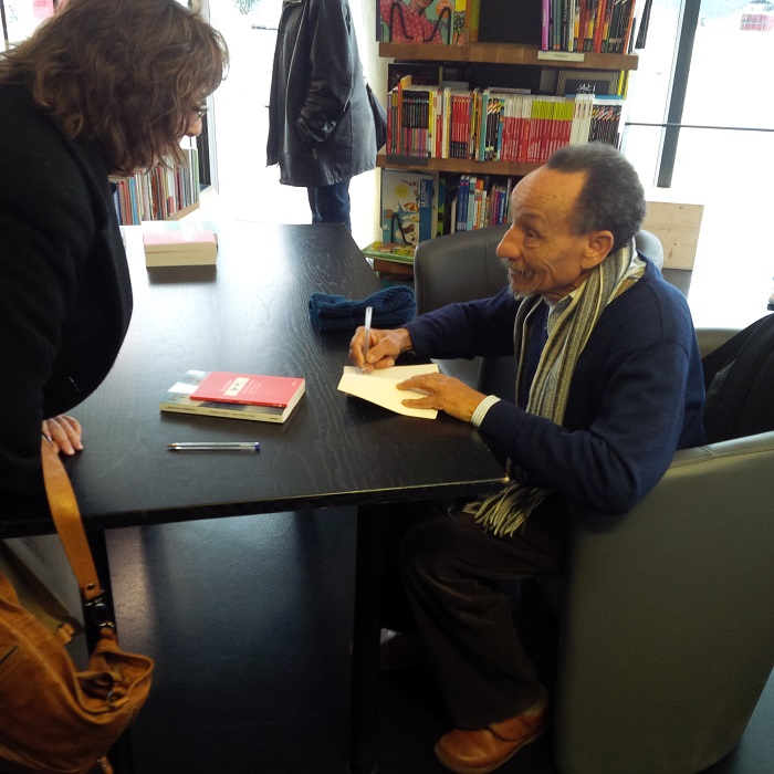 Séance de dédicace de Pierre Rabhi à la librairie du MuCEM avant sa conférence ce soir à 19 heures (Photo Franck Maillé)