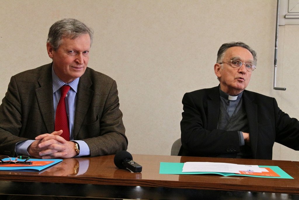 Alain de Bovis, économe du diocèse et Mgr Pontier, Archevêque de Marseille (Photo Philippe Maillé)