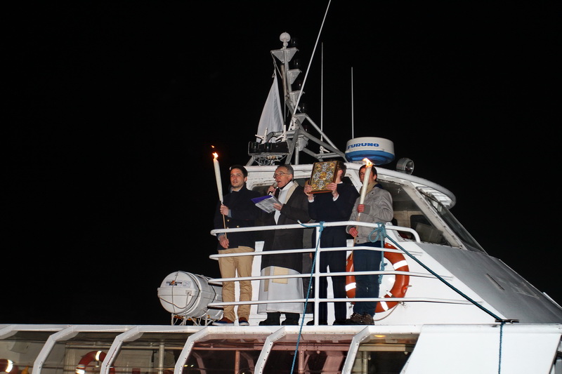 Arrivée de l'Evangile par la mer (Photo Robert Poulain)