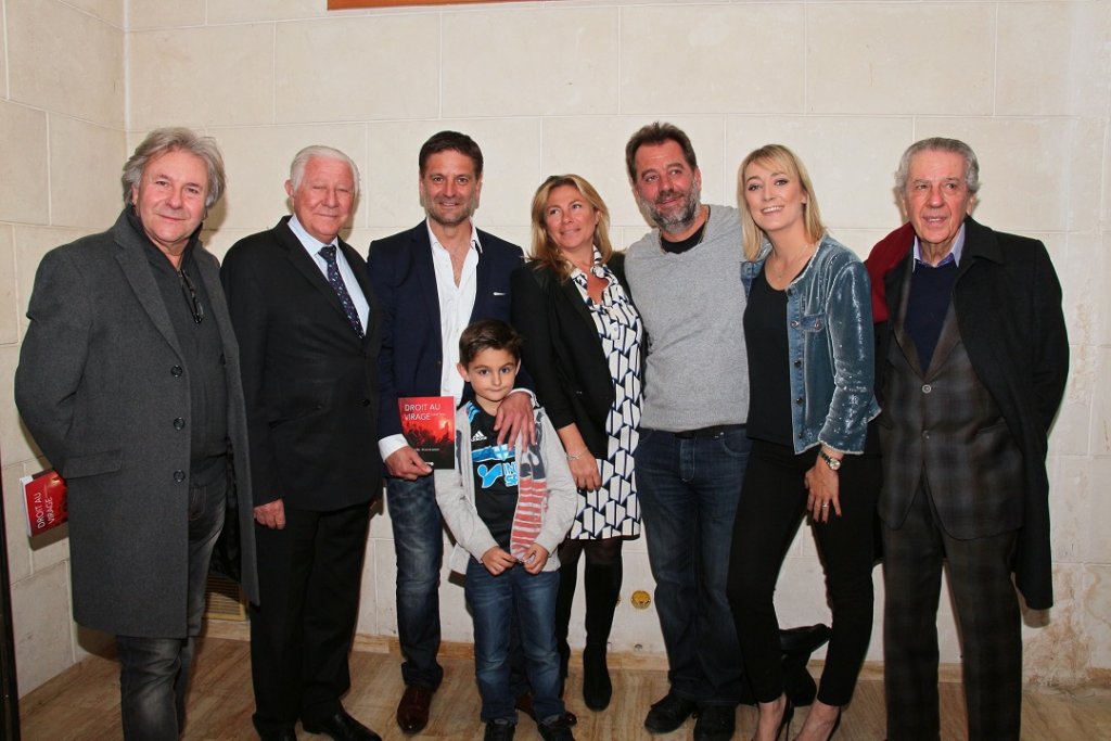 Serge Botey, René Olmeta, vice-président du Conseil général, délégué au sport, Lionel tonini et sa progéniture, Caroline Pozmentier, adjointe au maire de Marseille, déléguée à la Sécurité, Michel Tonini, "The" frère et Marie Nivière, l'éditrice (Photo Philippe Maillé)