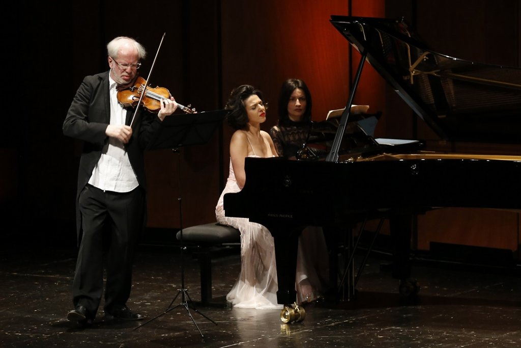 Ce sont Khatia Buniatishvili et Gidon Kremer qui ont ouvert le 3e Festival de Pâques d’Aix-en-Provence au Grand Théâtre de Provence.(Photo Caroline Doutre)