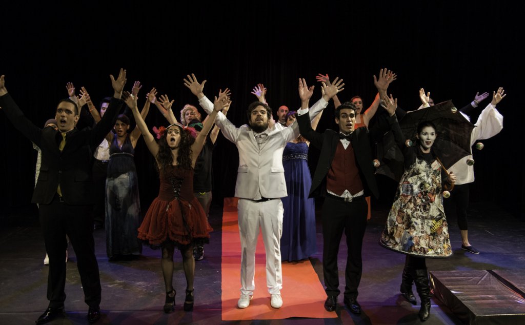 Ils sont jeunes, ils sont beaux et ils chantent bien… Le final d’Orphée aux Enfers par la joyeuse Troupe Lyrique Méditerranéenne. (Photo Marc Lopez)