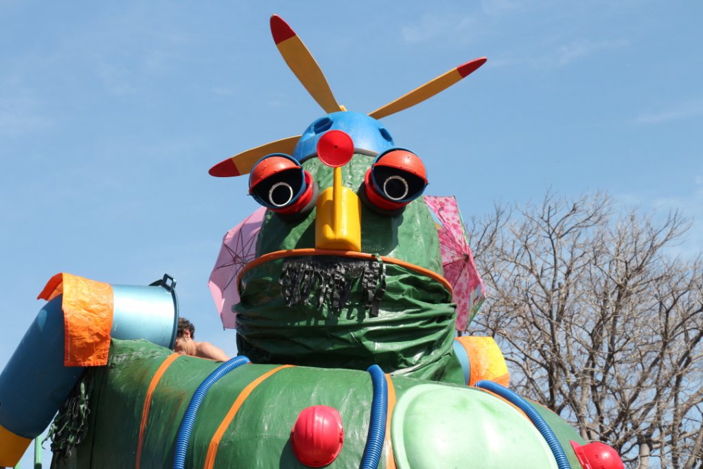 Tu as de beaux yeux tu sais monsieur Carnaval de Marseille (Photo Philippe Maillé)