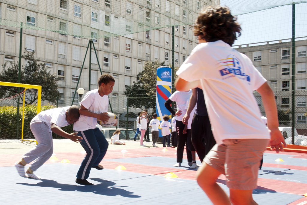 Initiation au rugby pour les minots des cités ©M.M