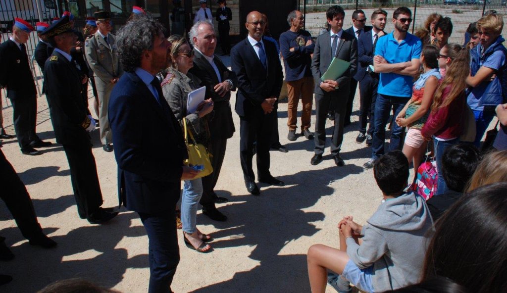 Echange entre Harlem Désir et les jeunes (Photo D.R.)