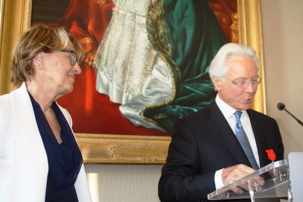 La ministre Marylise Lebranchu a remis à Marseille l'insigne de Chevalier de la Légion d'honneur à Eugène Caselli (Photo M.S.)