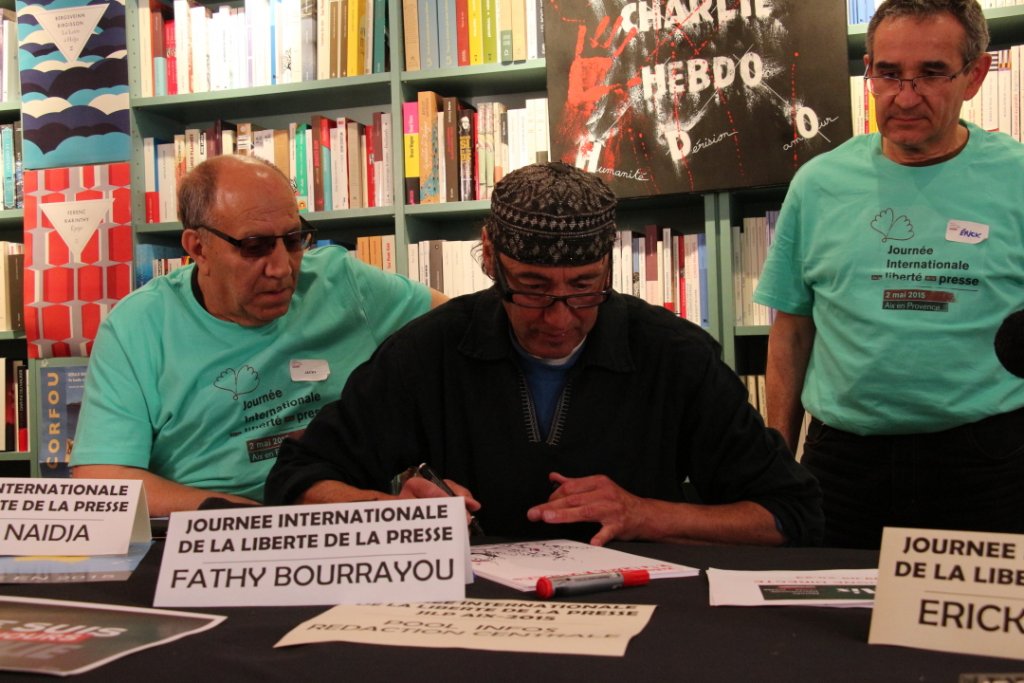 Le dessinateur-caricaturiste Fathy Bourayou était invité ce samedi 2 mai de la journée internationale de la liberté de la Presse organisée à Aix-en-Provence (Photo Philippe Maillé)