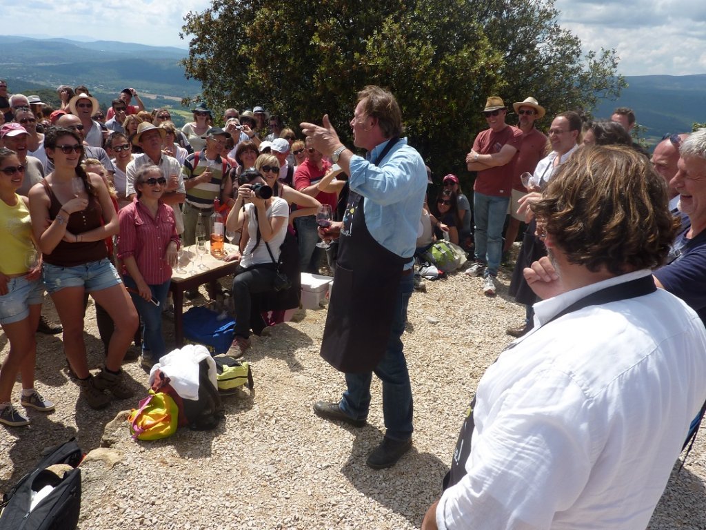 C'était l'année dernière, l'apéritif au sommet de la Vautubière, un grand moment de convivialité et de joie (Photo M.E.)