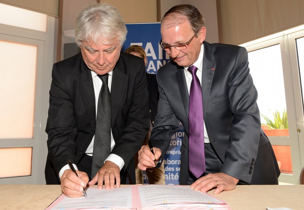 Signature d'une convention entre le président de la FROTSI Paca, Christian Mourisard et Maurice Brun, président de la CCIR Paca (Photo Jean-Pierre Amet)