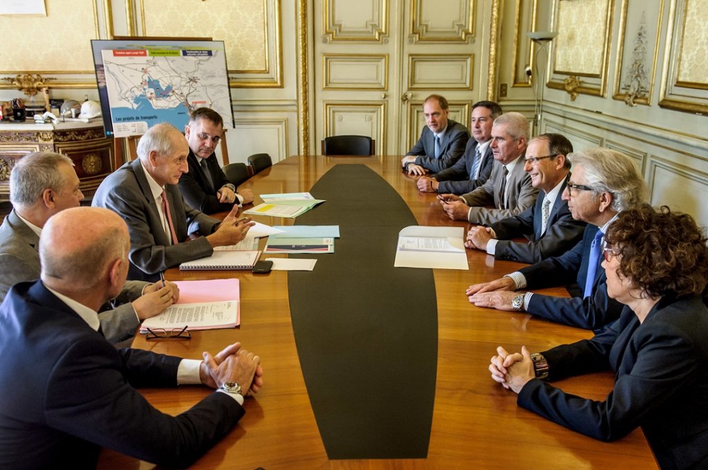 les Présidents Maurice Brun, André Bendano et Claude Rossignol ont soumis une convention au Préfet Michel Cadot pour organiser la collecte de la prochaine Taxe d’apprentissage (Photo François Moura)