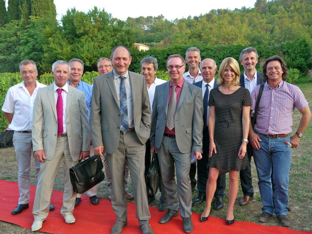 Autour des nouveaux Président et directeur, les membres du nouveau bureau du CIVP, presque au complet, se sont réunis pour la photo de famille à l’issue de l’assemblée générale. (Photo M.E.)