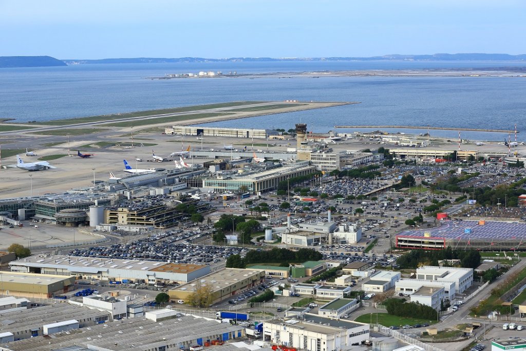 Vue aérienne de l'aéroport Marseille-Provence (Photo C.Moirenc)