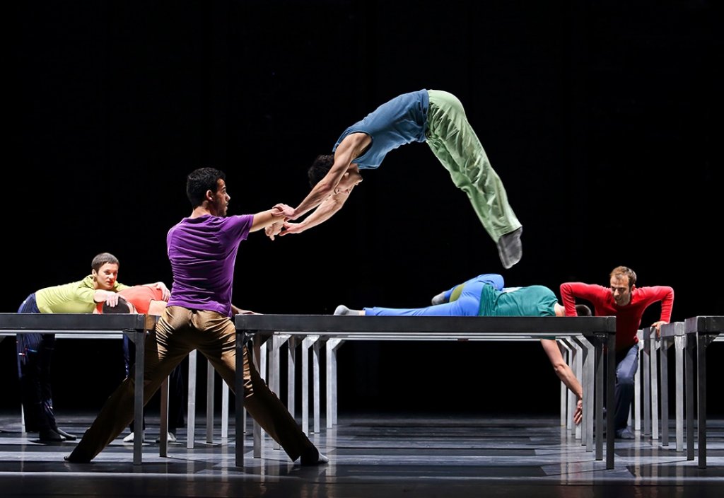 Ballet de l'Opéra de Lyon "One Flat Thing, reproduced", William Forsythe (© Michel Cavalca)