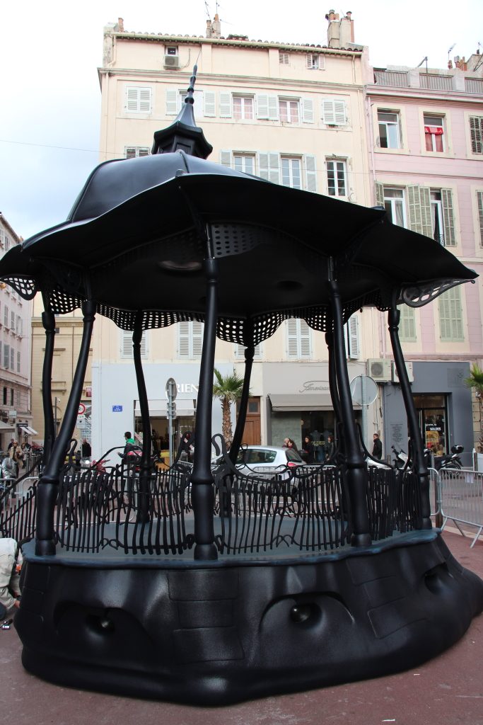 L'Opéra noir de la place Lulli à Marseille (Photo Philippe Maillé)