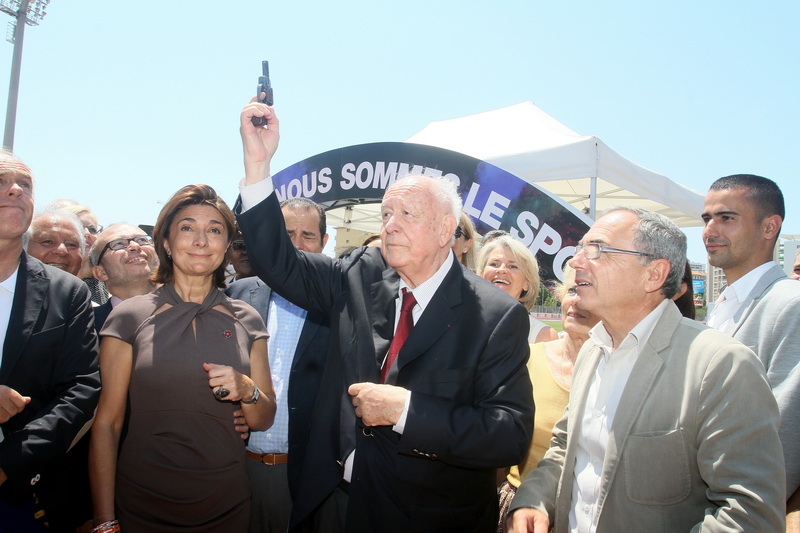 Jean-Claude Gaudin donne le coup d'envoi pour le nouveau stade Delort à Marseille (Photo Robert Poulain)