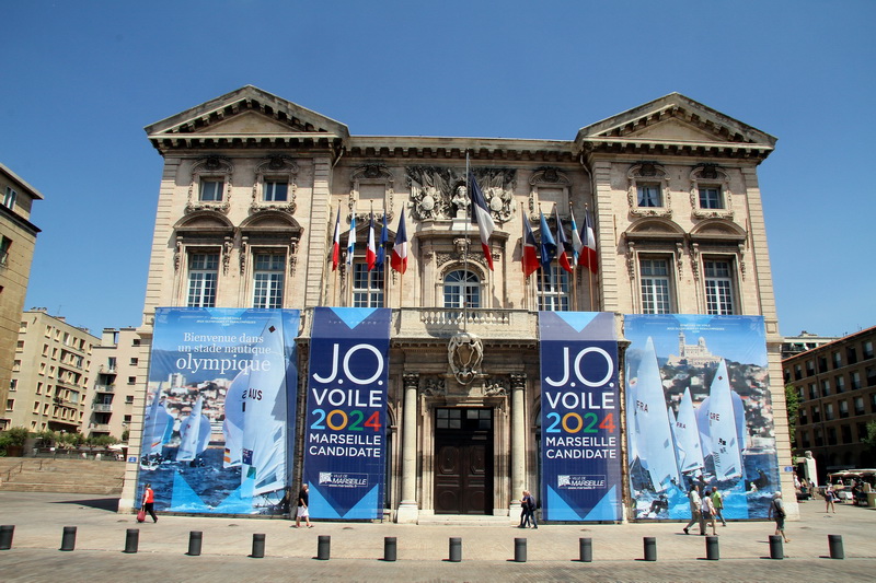 Au cas où vous ne l'auriez pas bien vu sur la photo Marseille est candidate pour accueillir les épreuves de voile des JO 2024 (Photo Robert Poulain)