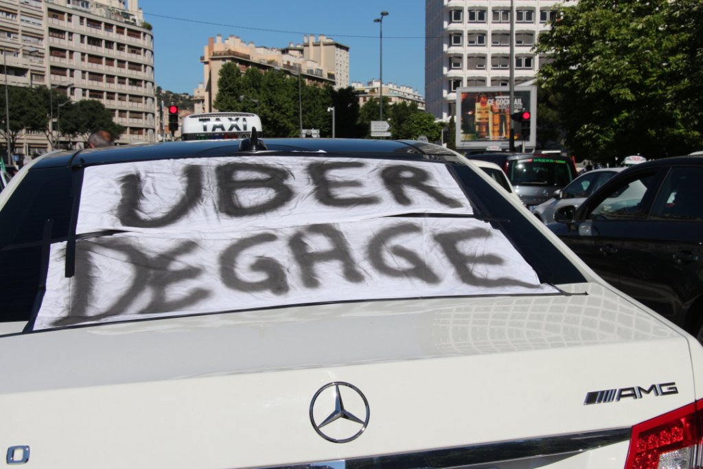 Les taxis ont manifesté les jeudi 25 et vendredi 35 juin pour dénoncer pour dénoncer la "concurrence sauvage" de l’application mobile UberPop (Photo Philippe Maillé)