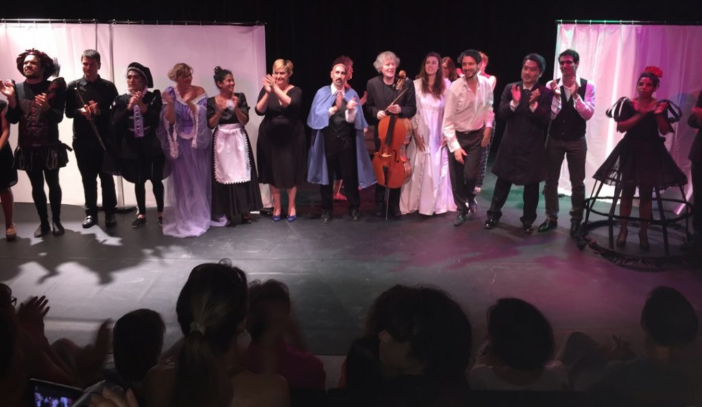 La Troupe Lyrique Méditerranéenne au moment des saluts, dimanche après midi sur la scène de la salle Pierre Malbosc à Cabriès (Photo M.E.)