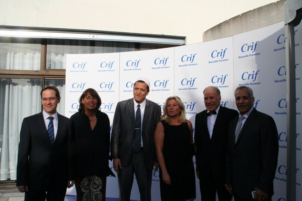 Les représentants du culte musulman et l'Imam Hassen Shalgoumi, Caroline Pozmentier, adjointe au maire de Marseille, le Consul général d'Israël, Barnéa Hasid et Michel Teboul présidente du CRIF (Photo G.G)