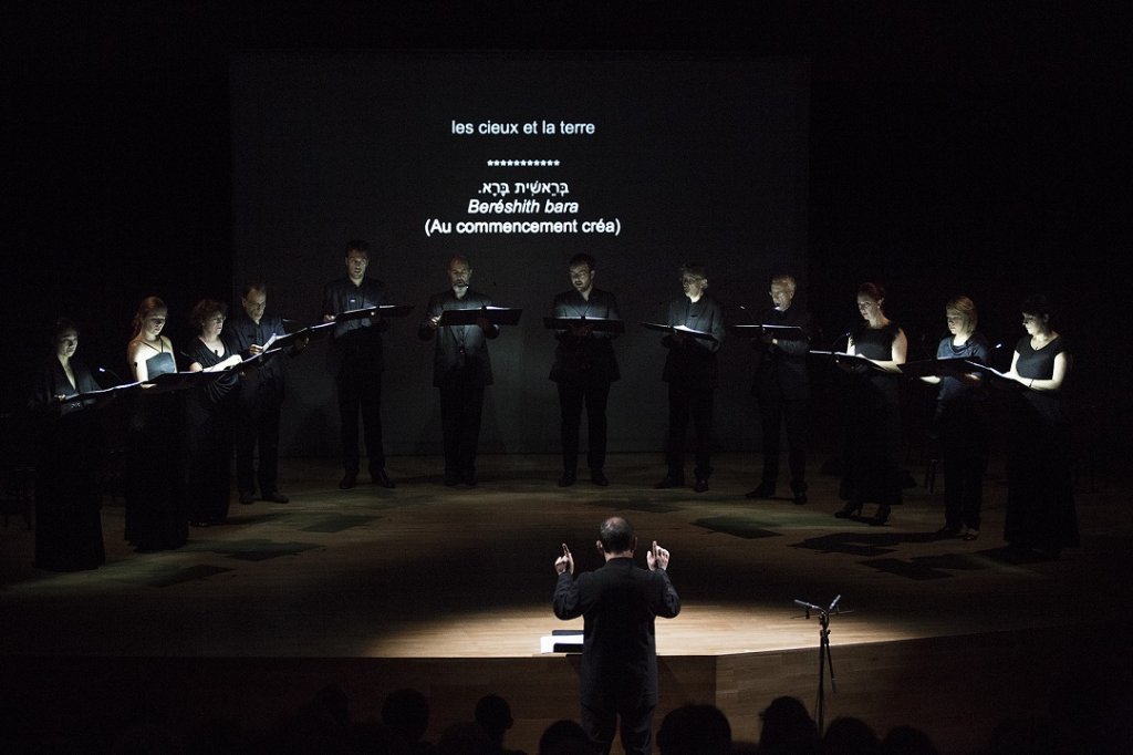 Sous la direction de Roland Hayrabedian, douze voix de Musicatreize ont servi la création de Michel Petrossian au cours d’un "Ciné concert " en forme de commémoration du génocide arménien (Photo Vincent Baume)