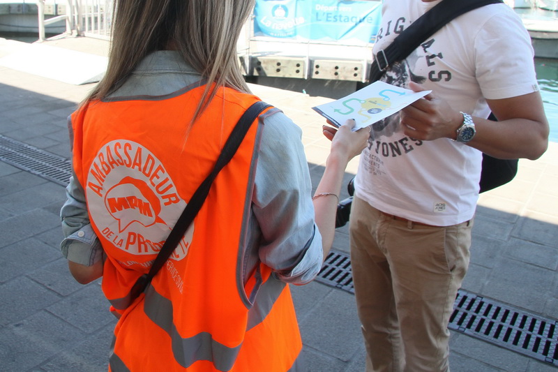 Répartis sur les 18 communes de MPM, les ambassadeurs de la propreté vont à la rencontre des citoyens (Photo Robert Poulain)