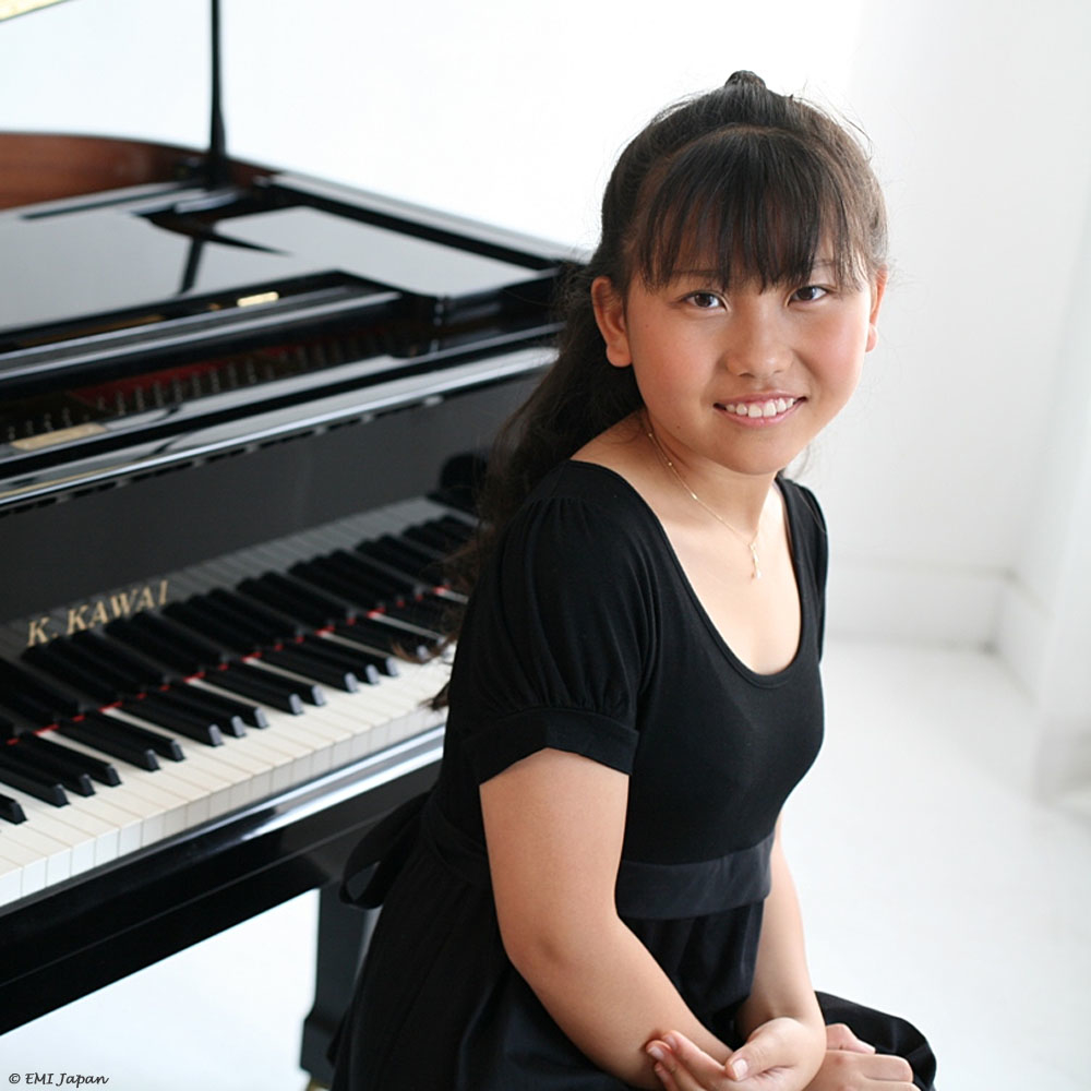 Aimi Kobayashi ouvrira ce soir la série de concerts de 18 heures au Parc Florans de la Roque d'Anthéron (Photo EMI Japan)